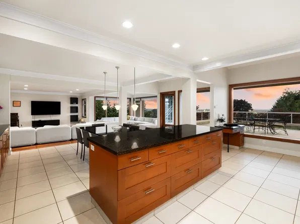 1035 King Georges Way, West Vancouver, BC V7S 1S6