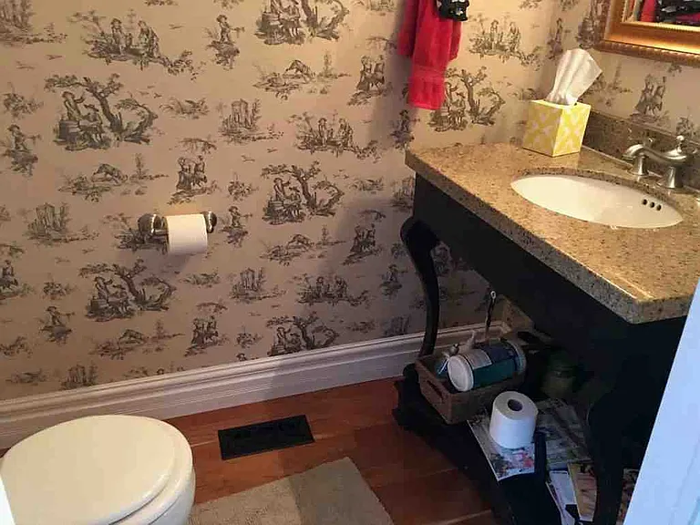 947 Canterbury Dr — Photo 10
