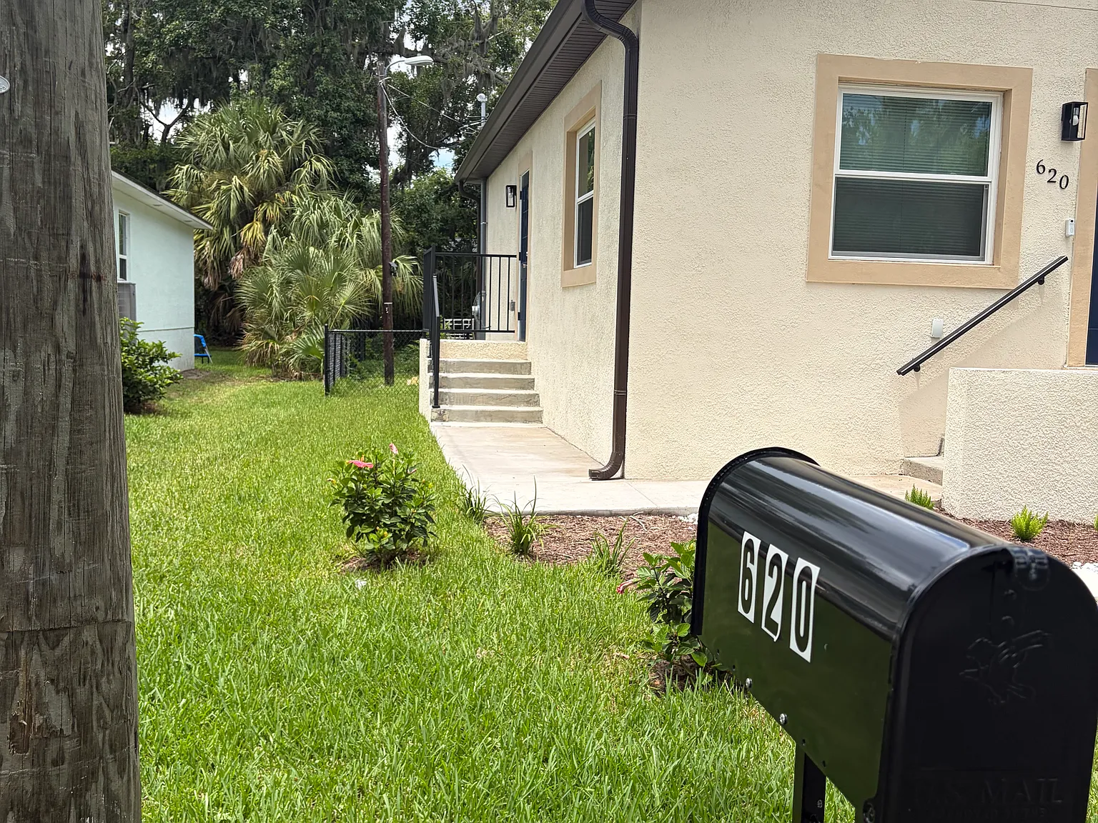 3 bed, 1200 sqft, $2,000 — Photo 2