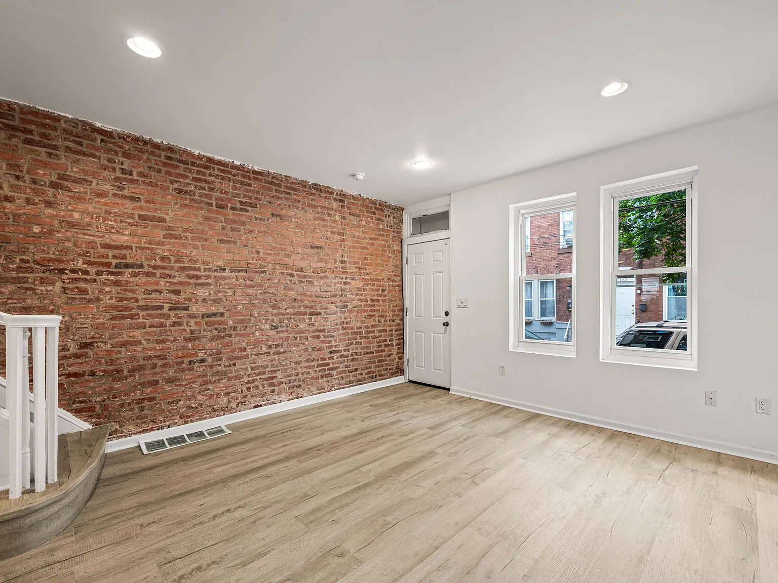 3 bed, 1.5 bath, 1000 sqft, $2,100 — Photo 4