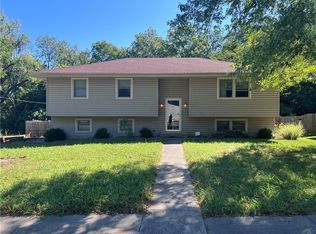 1001 S 21st St, Leavenworth, KS 66048