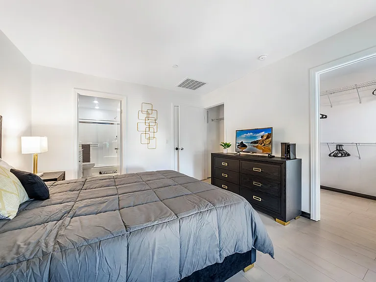 7225 N Cedar Rd #VG3 — Photo 4