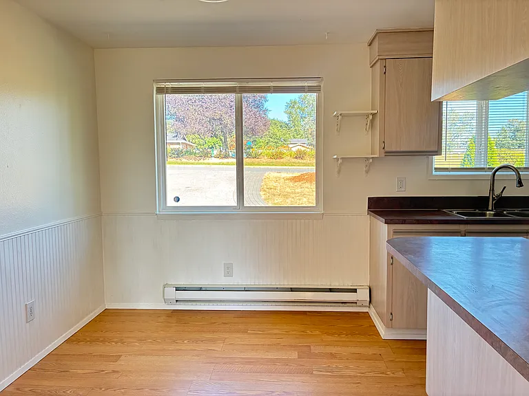 1302 Pine Ave — Photo 7