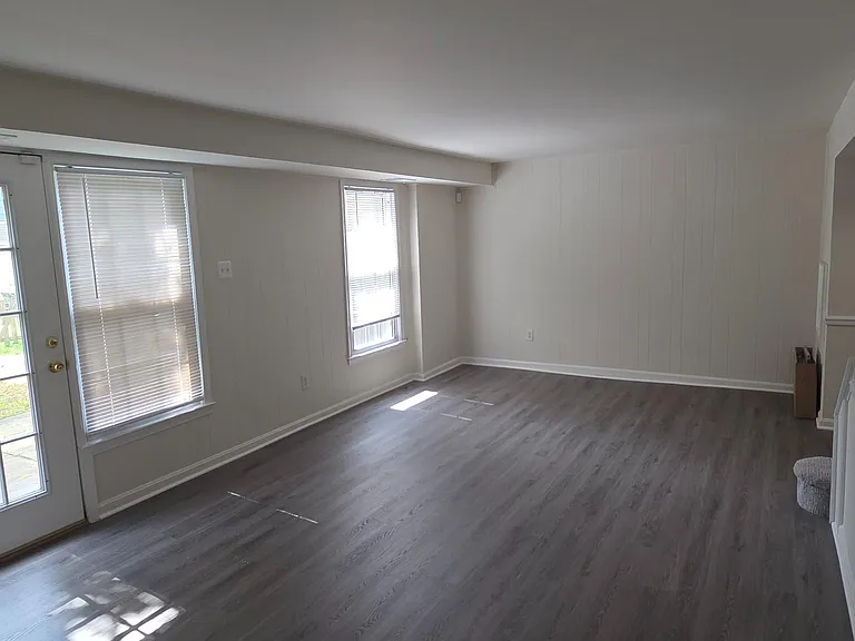 8106 Lakepark Dr — Photo 3