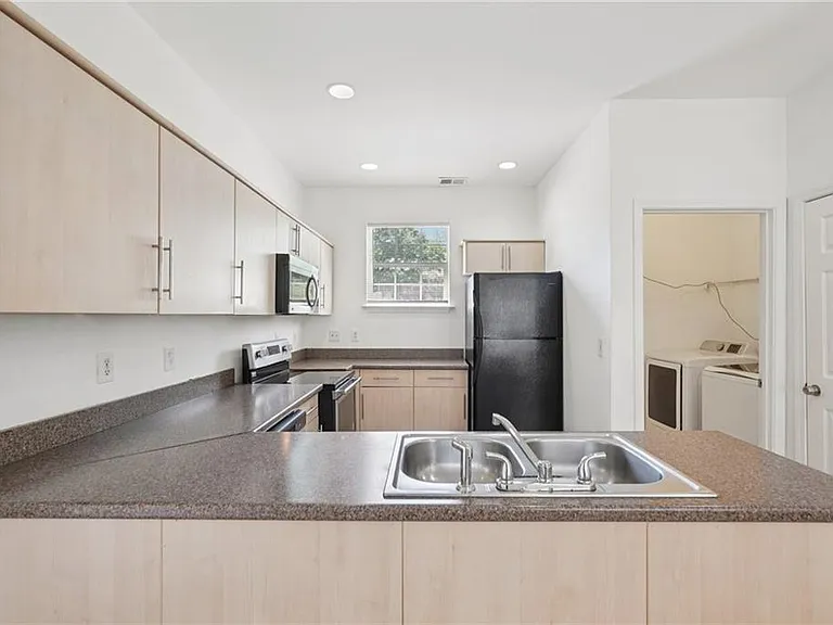 2596 Bates St SE — Photo 13