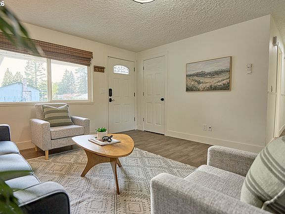 5th image of 823 NE 96th Ave