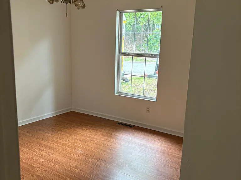 1127 Stephens St — Photo 4