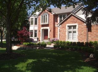4541 Riverchase Dr, Troy, MI