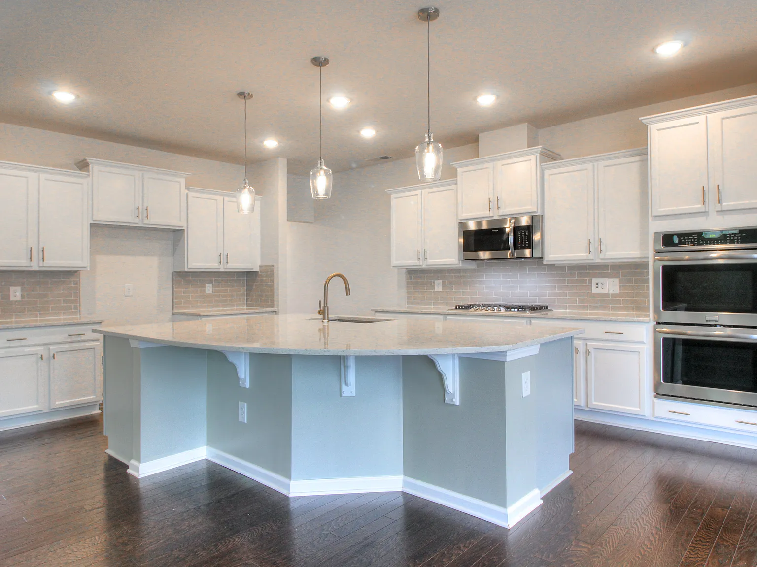 4 bed, 3.5 bath, 3006 sqft, $2,900 — Photo 2