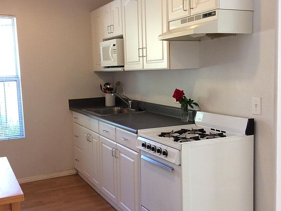 5th image of 3690 Syracuse Ct