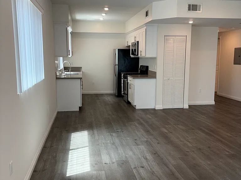 14143 Burbank Blvd #202 — Photo 13