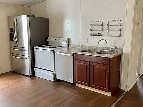 4th image of 640 Lee Road 424