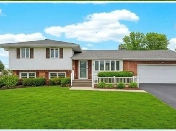 8 Whitebirch Lane, Commack, NY 11725