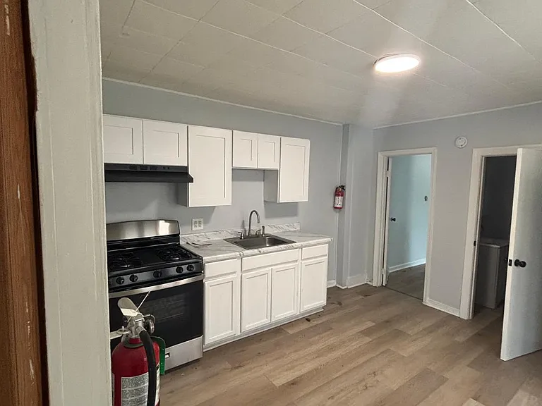 9 W Monroe St #9 — Photo 1