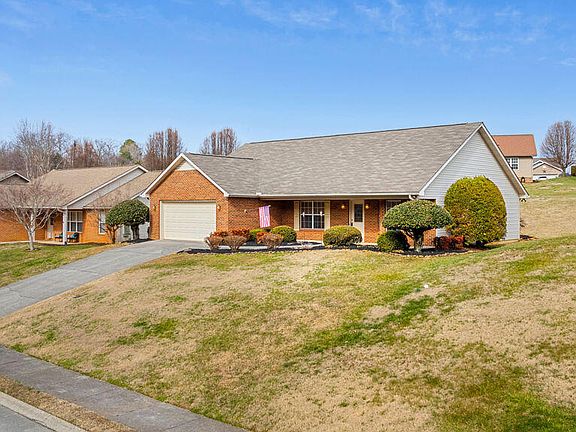 2nd image of 1035 Willow Creek Cir