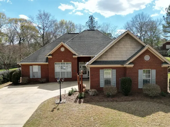 98 Jasmine Dr, Millbrook, AL 36054