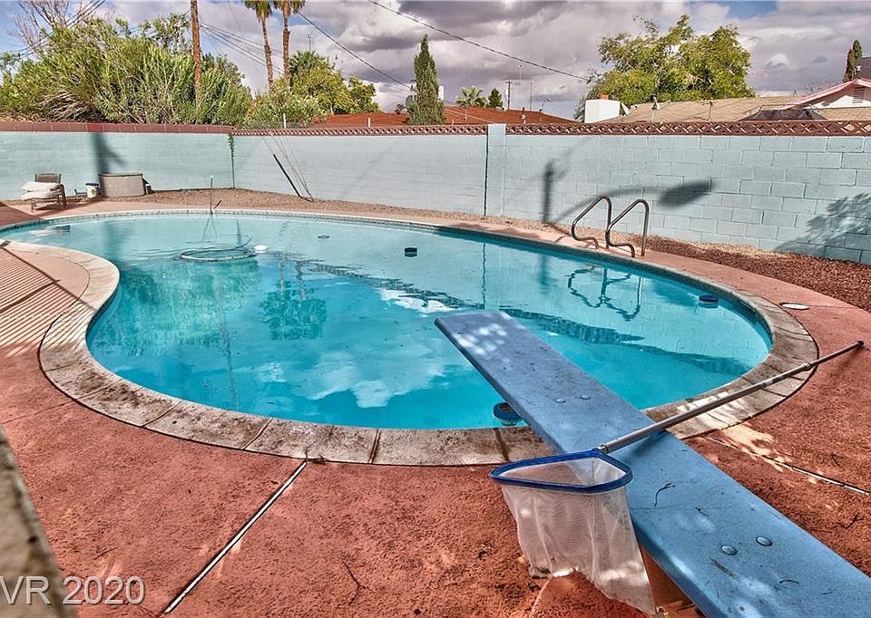 1st image of 100 Marigold Ln