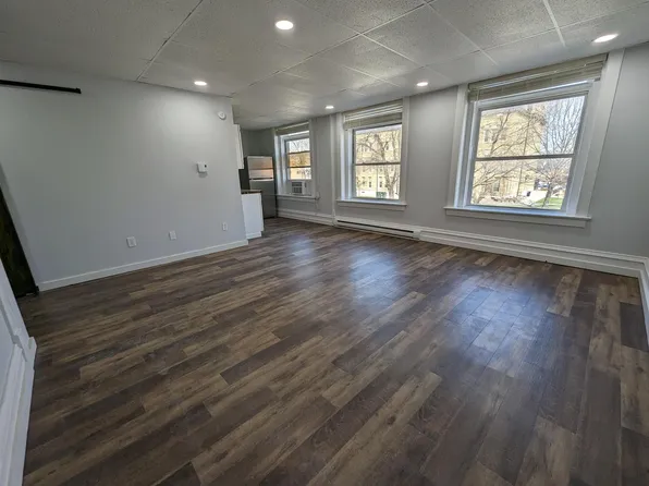 124 S 2nd St, Knoxville, IA