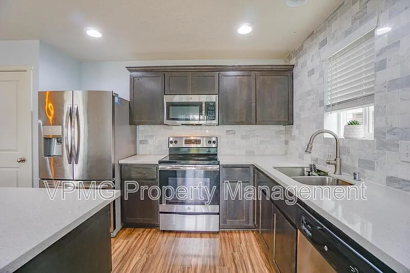 4 bed, 2.5 bath, 1684 sqft, $2,795 — Photo 4