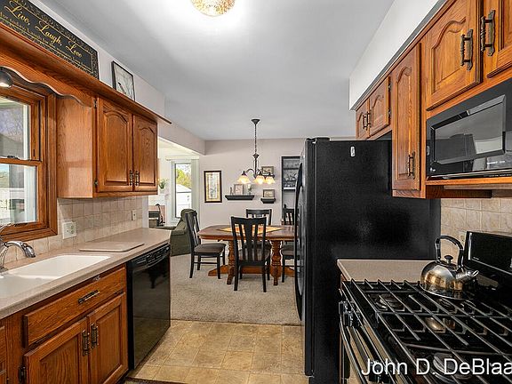 4th image of 3045 Northville Dr NE