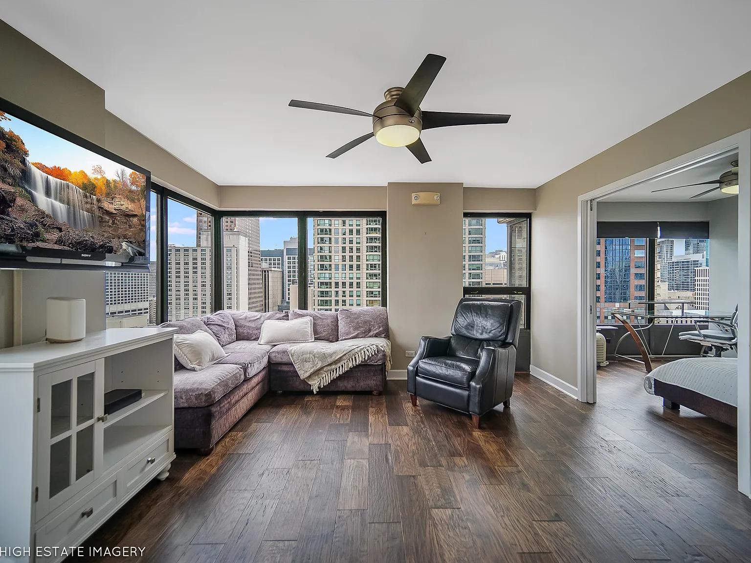 2 bed, 1000 sqft, $4,000 — Photo 3