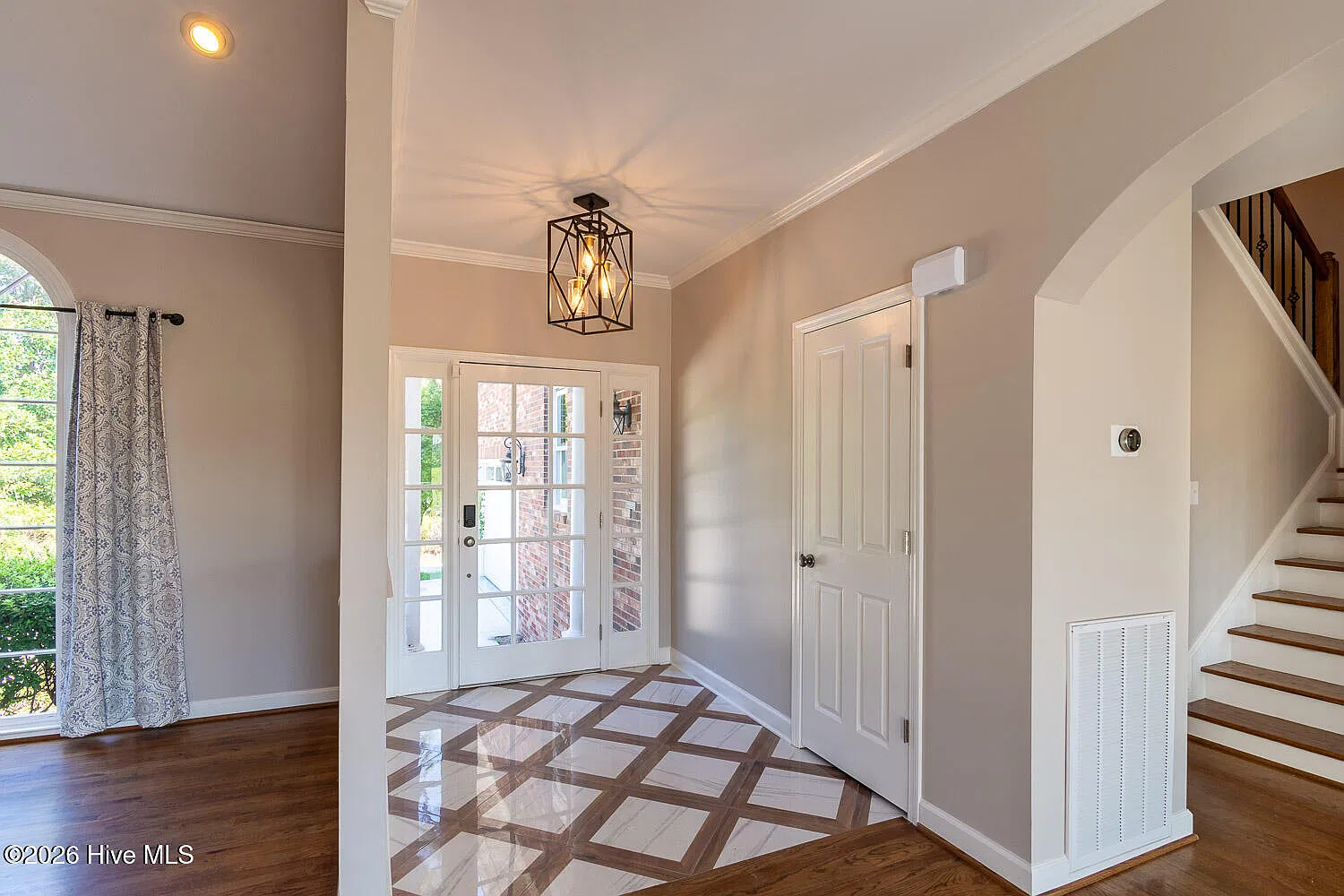 4 bed, 3.5 bath, 3190 sqft, $3,150 — Photo 4