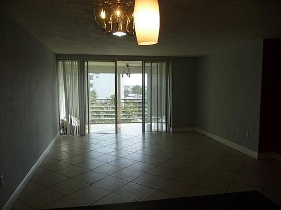 3rd image of 1750 NE 191st St #7112