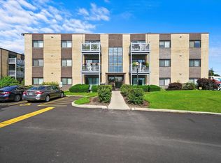 674 Pinecrest Dr APT 202, Prospect Heights, IL 60070