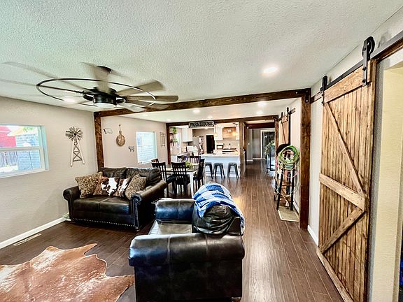 3rd image of 216 W Swink Ave