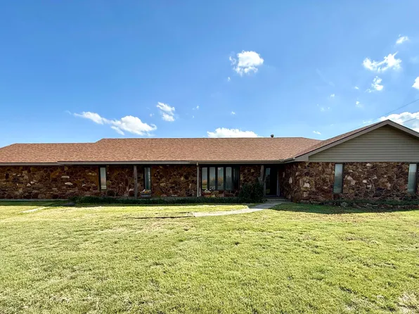 607 W Morris St, Goodwell, OK 73939