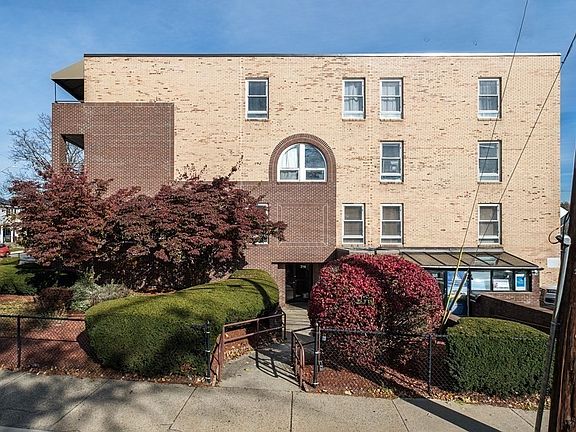 2nd image of 314 Riverside Ave APT 304