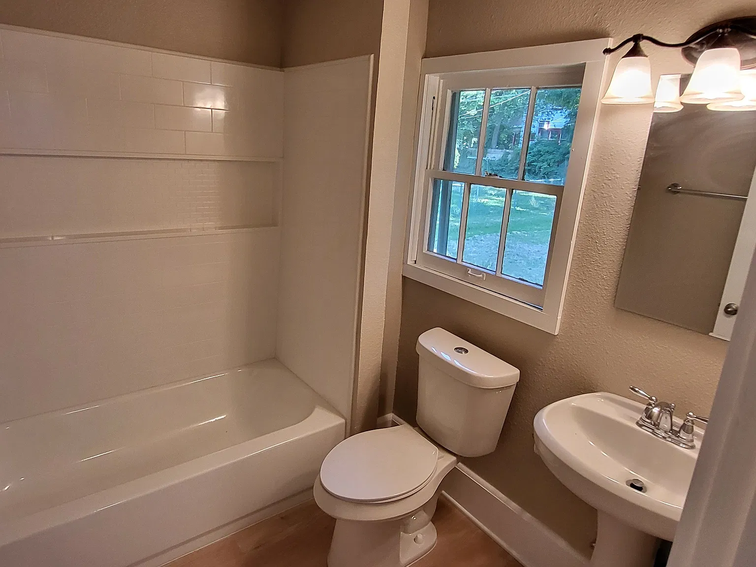 1 bed, 1.0 bath, 400 sqft, $950 — Photo 1