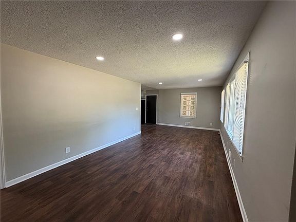 5th image of 2683 Rockcliff Rd SE