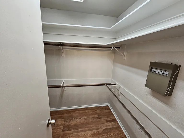 3813 Dorchester Dr — Photo 14