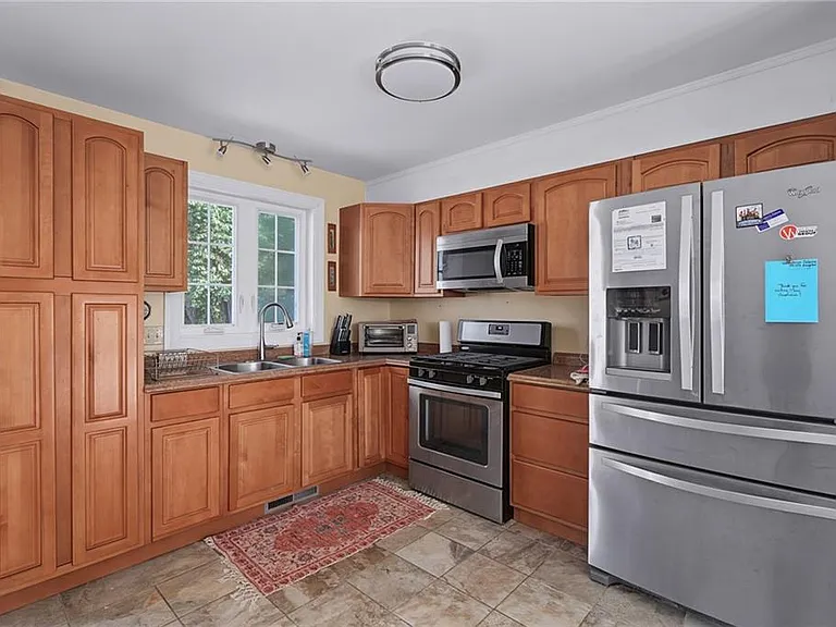 45 Oakwood Ave — Photo 2