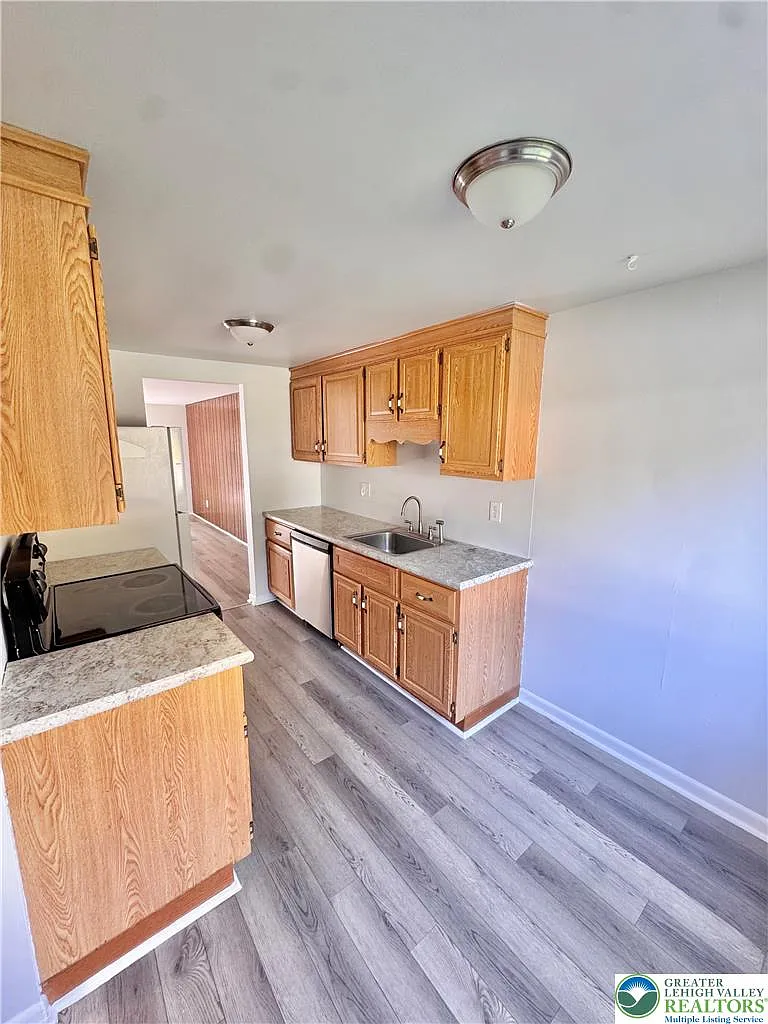3 bed, 1.5 bath, 1874 sqft, $1,950 — Photo 4