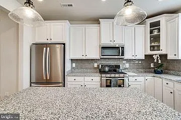 612 Totten Pl NE — Photo 16