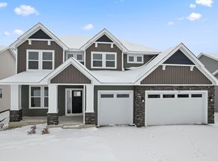 321 Ravencroft Rd, Waconia, MN 55387