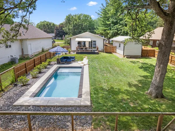 1551 Lake Holiday Dr, Sandwich, IL 60548