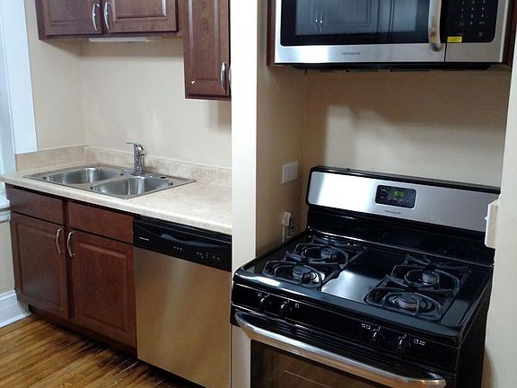 2nd image of 1620 W Leland Ave APT 2