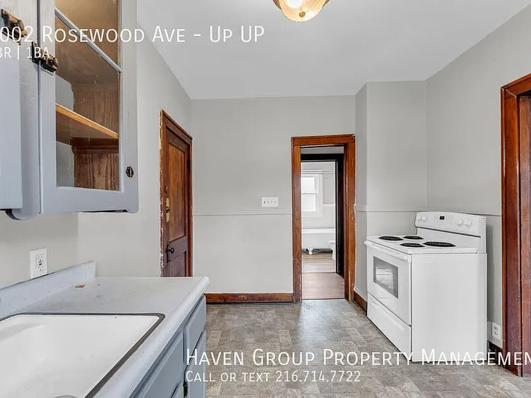 9002 Rosewood Ave #UP UP — Photo 11