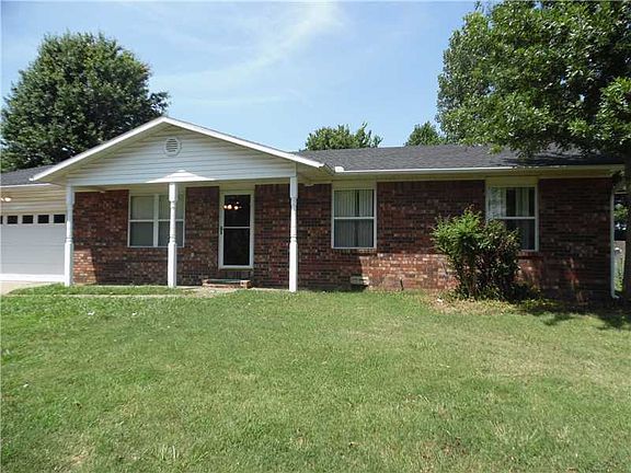 2nd image of 1403 W Callahan Dr