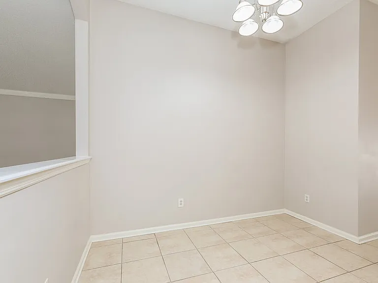 1302 Ardmore St — Photo 5