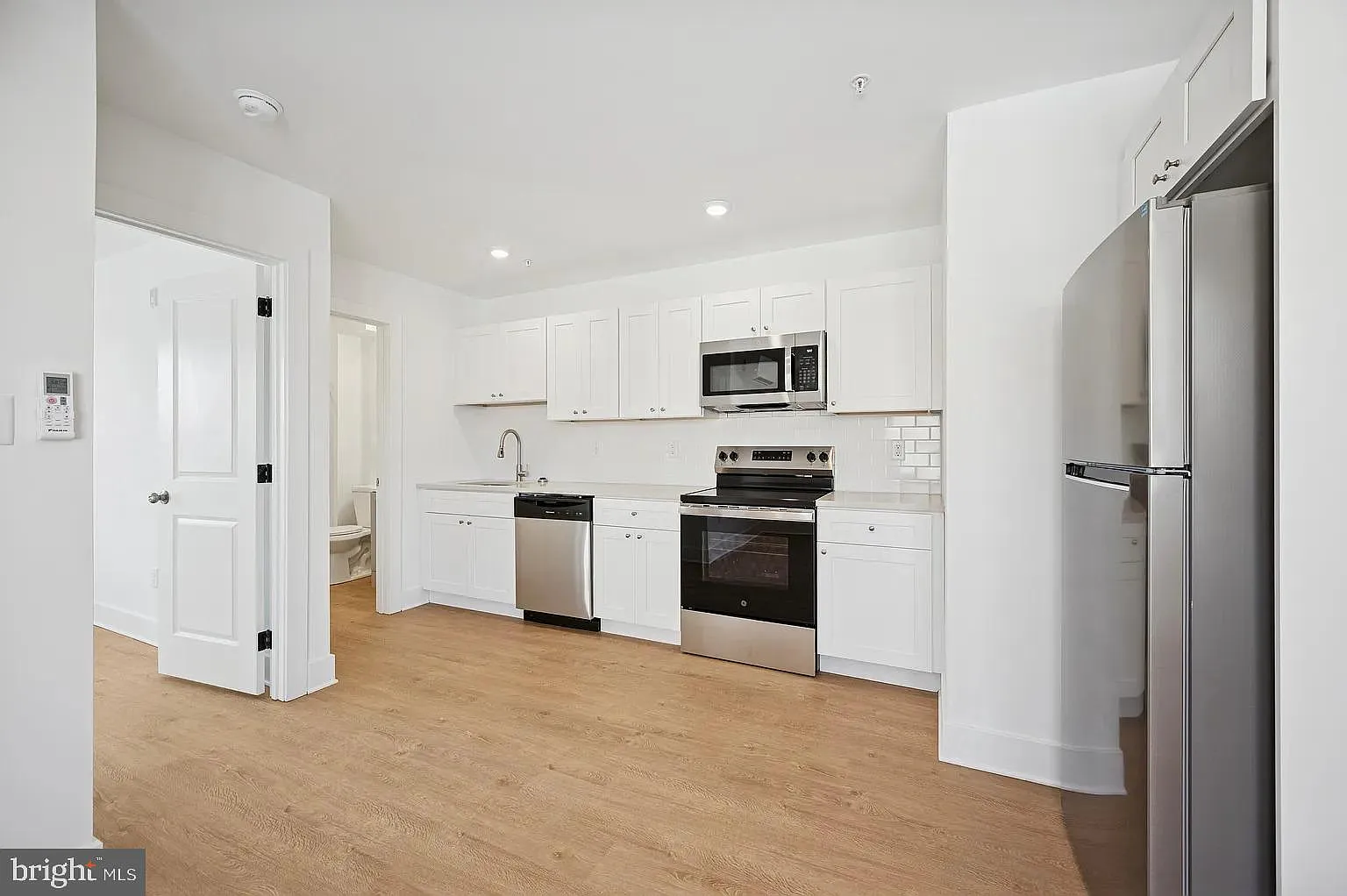2 bed, 2.0 bath, 1500 sqft, $1,800 — Photo 2