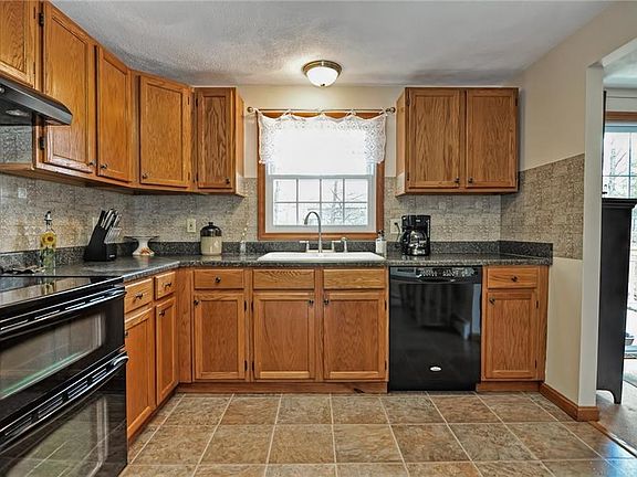 3rd image of 266 Staghead Dr