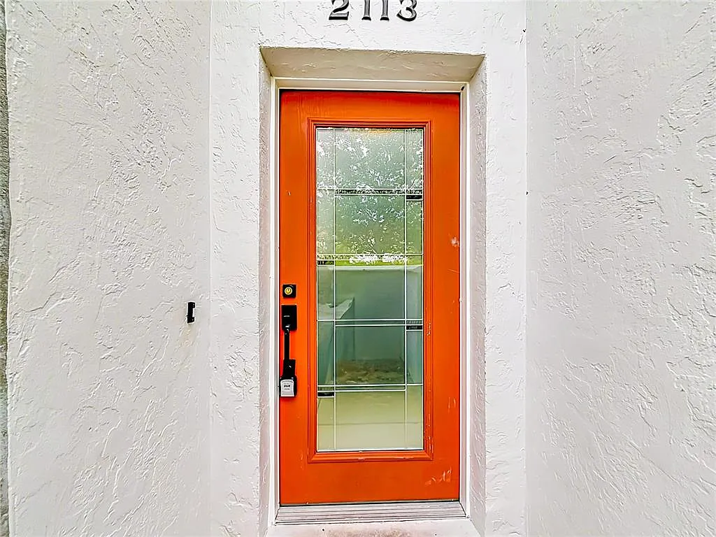 2 bed, 1.5 bath, 1260 sqft, $1,300 — Photo 2