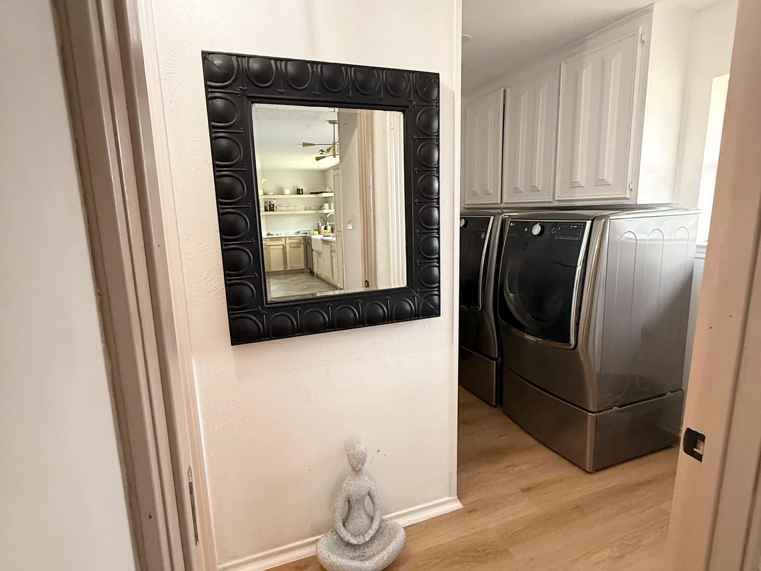 1 bed, 1.0 bath, 2800 sqft, $1,113 — Photo 2