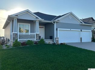 7711 Sonatta Dr, Lincoln, NE 68516