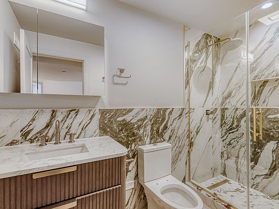 5th image of 1528 N Lasalle St #1W