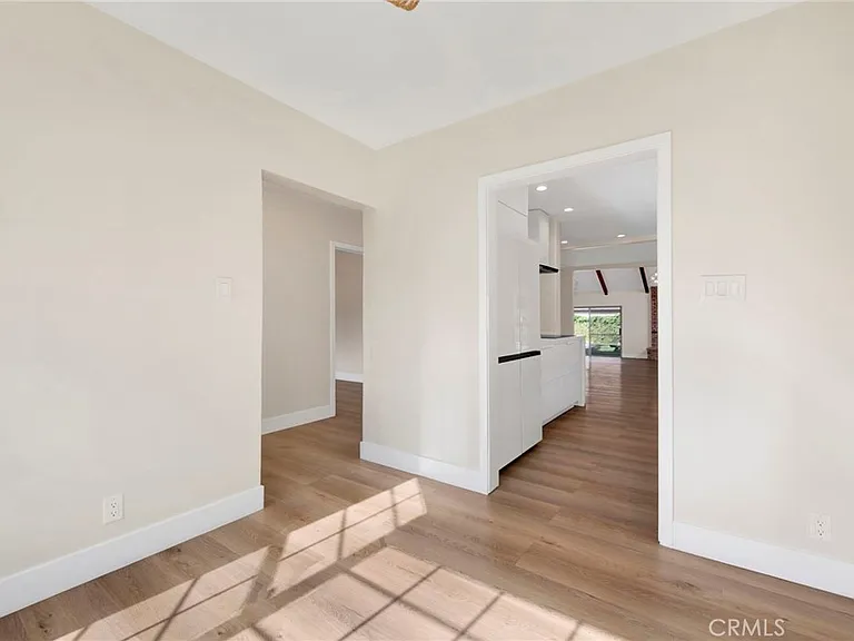 1432 N Catalina St — Photo 5